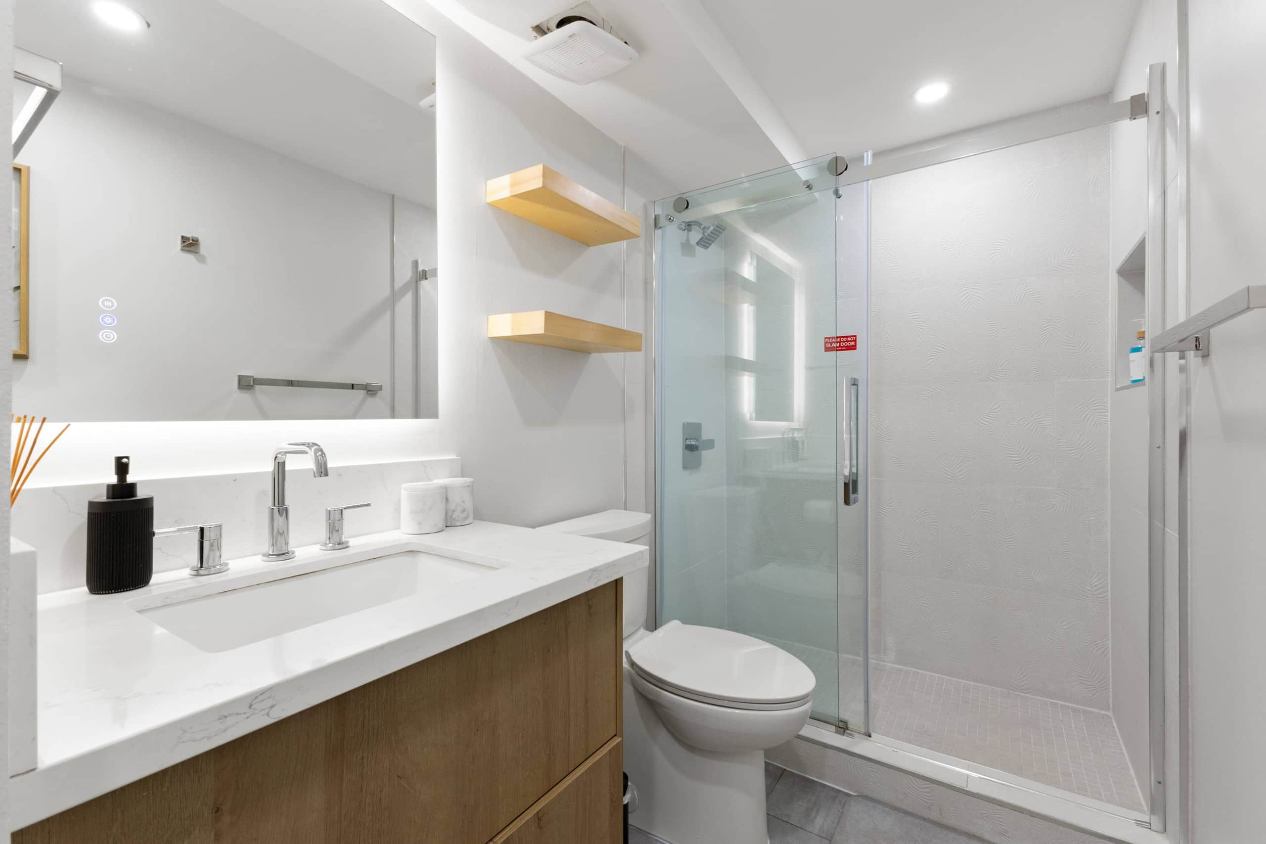 [TOP PICK] Waikiki 2BR Condo | Near Beach & Dining - Image 39