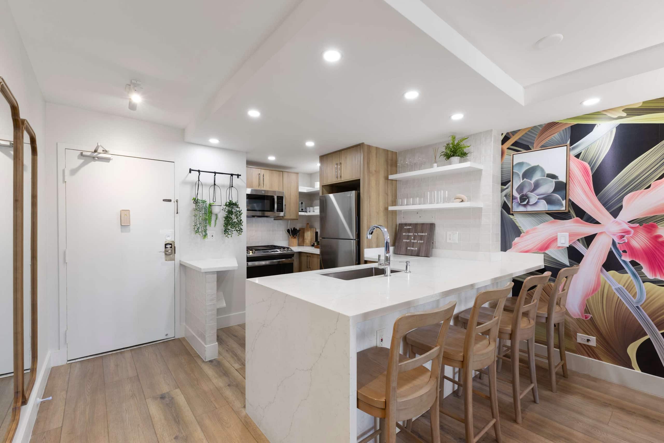 [TOP PICK] Waikiki 2BR Condo | Near Beach & Dining - Image 9