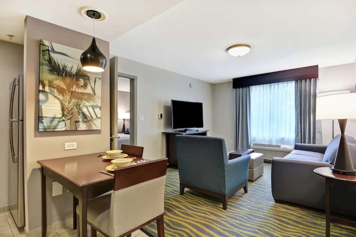 Close To Disney World + Kitchen. Breakfast. Pool. - Orlando