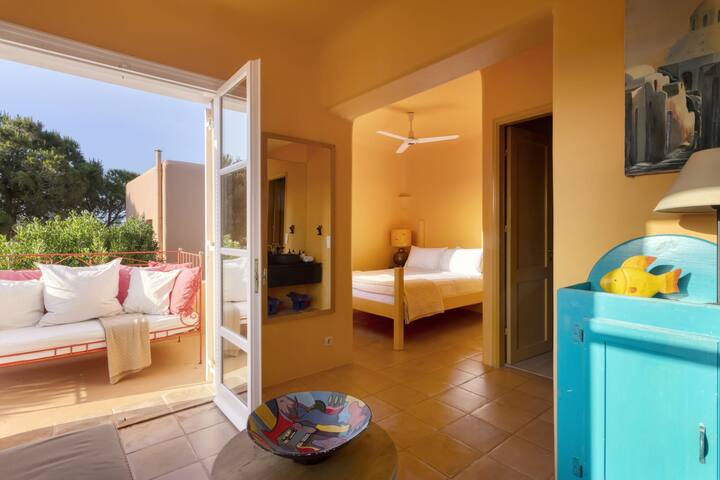 Shtëpia e dytë e miqve është shtëpia e një suite (Dhoma e gjumit 4).