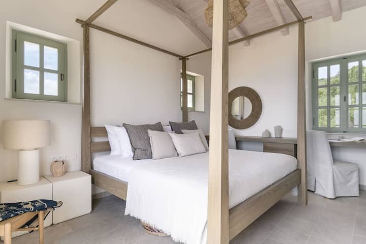 The main bedroom is a double. (Bedroom 2)