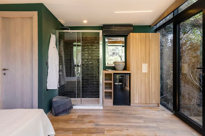 The second cabin's in-room shower.