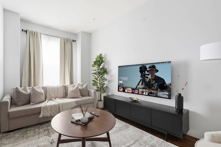 Family-Friendly| Modern 4-Bedroom Getaway in TO!