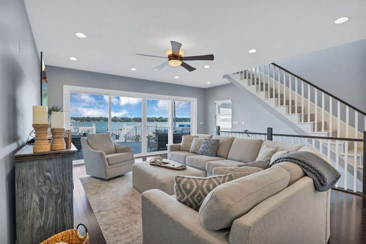 Luxury 3-Level Waterfront| Stunning Views+Dock