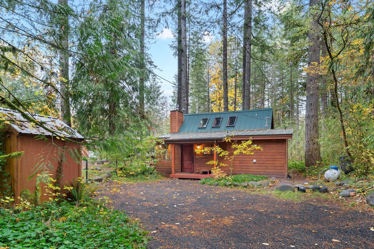 Pinery on the Sandy River - Cabins for Rent in Mount Hood Village