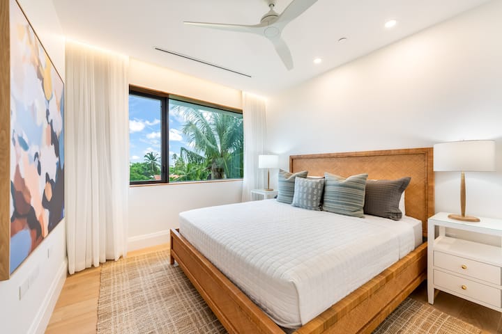 Bedroom 4 with king bed.