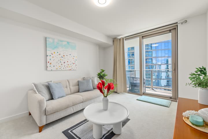 ספה נפתחת בסלון.