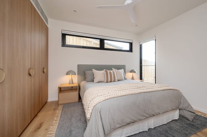 ห้องนอน 2 พร้อมเตียงคิงไซส์ 