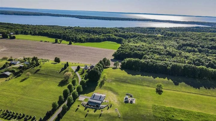 Amazing views of Torch Lake/Lake MI with hot tub