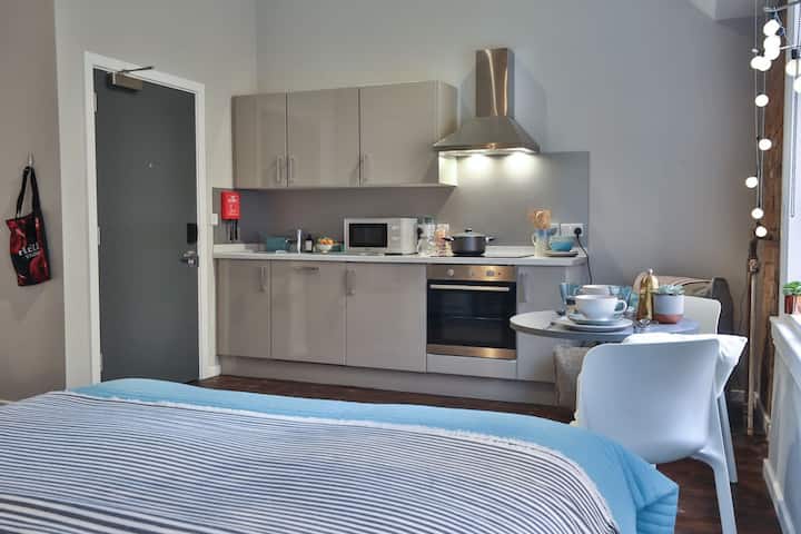 Student Only Inviting Studio At The Emporium - Birmingham