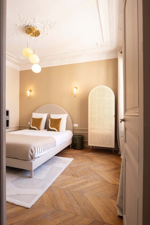 Successful Airbnb property: Elegant air-conditioned apartment with separate bedroom in Le Pré Saint Gervais