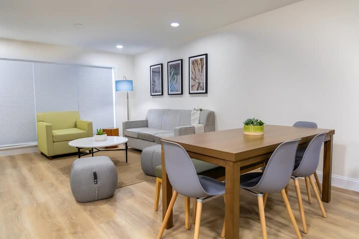 Modern 3-bedroom Suite Near Walt Disney World - Orlando, FL