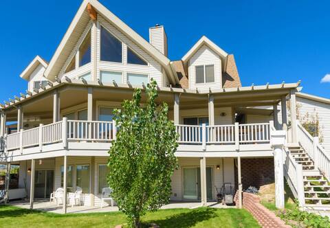 Grand View Lodge - Spacious home w/ amazing views