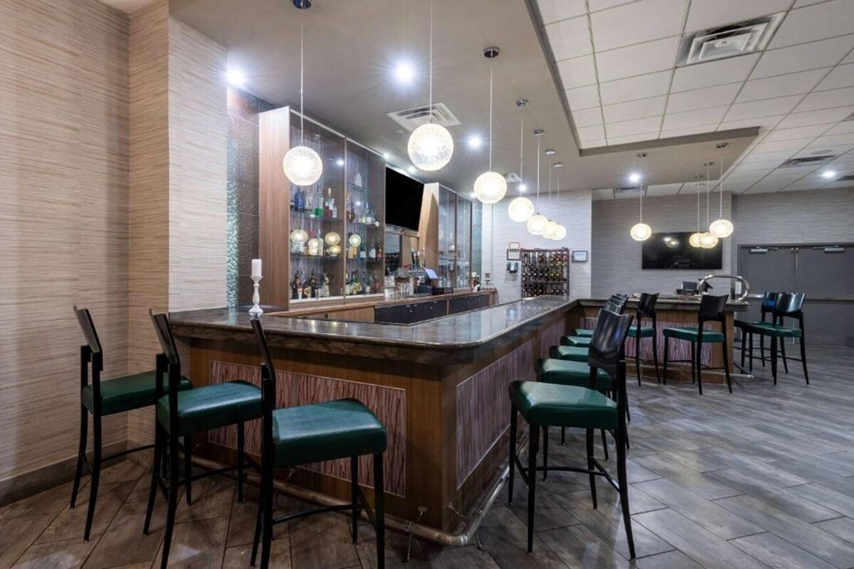 2 Doubles | 41 Lakefront | City View | Near Trails