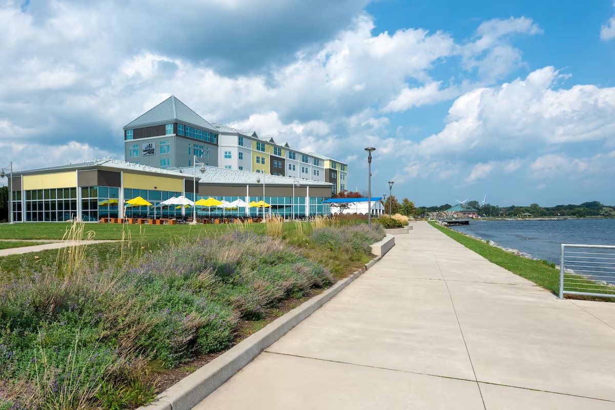 2 Doubles | 41 Lakefront | City View | Near Trails