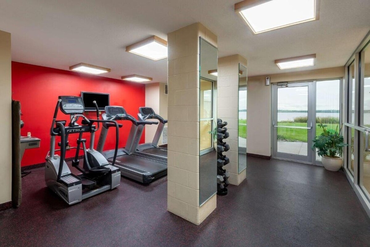 2 Doubles | 41 Lakefront | City View | Near Trails