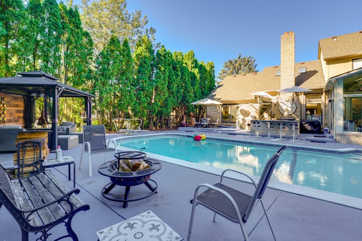 Indoor & Outdoor Entertainment! Luxe Michigan Home