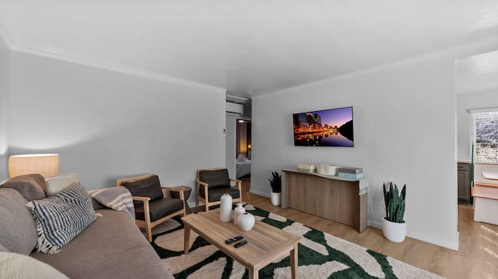 8br Group Compound With Hot Tub & Games - San Diego, CA