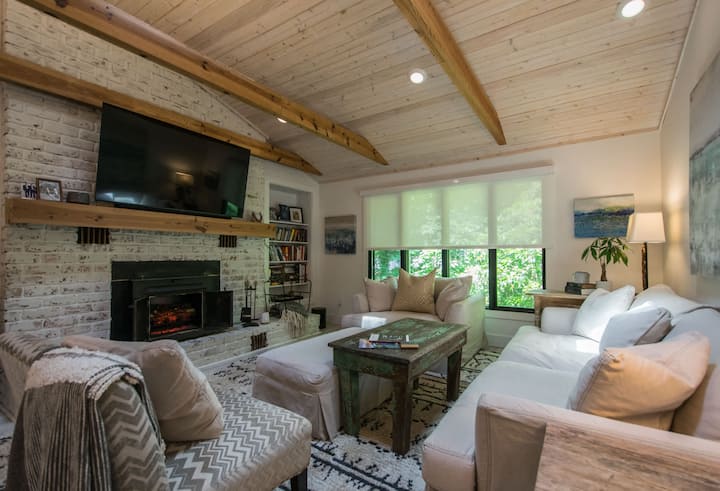 Forest Getaway | Hot Tub + Fire Pit - Hendersonville, NC