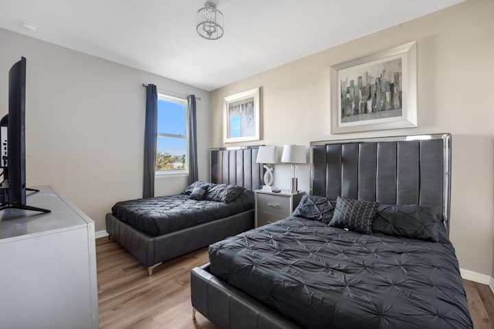 Საძინებელი 4 – 2 ორადგილიანი საწოლი სააბაზანოთი ოთახის პირდაპირ (ზემოთ)