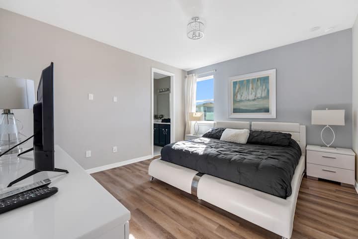 Საძინებელი 7 - საწოლი ჯეკ ‑ ენ ‑ ჯილთან ერთად, რომელიც დაკავშირებულია საძინებელთან 6