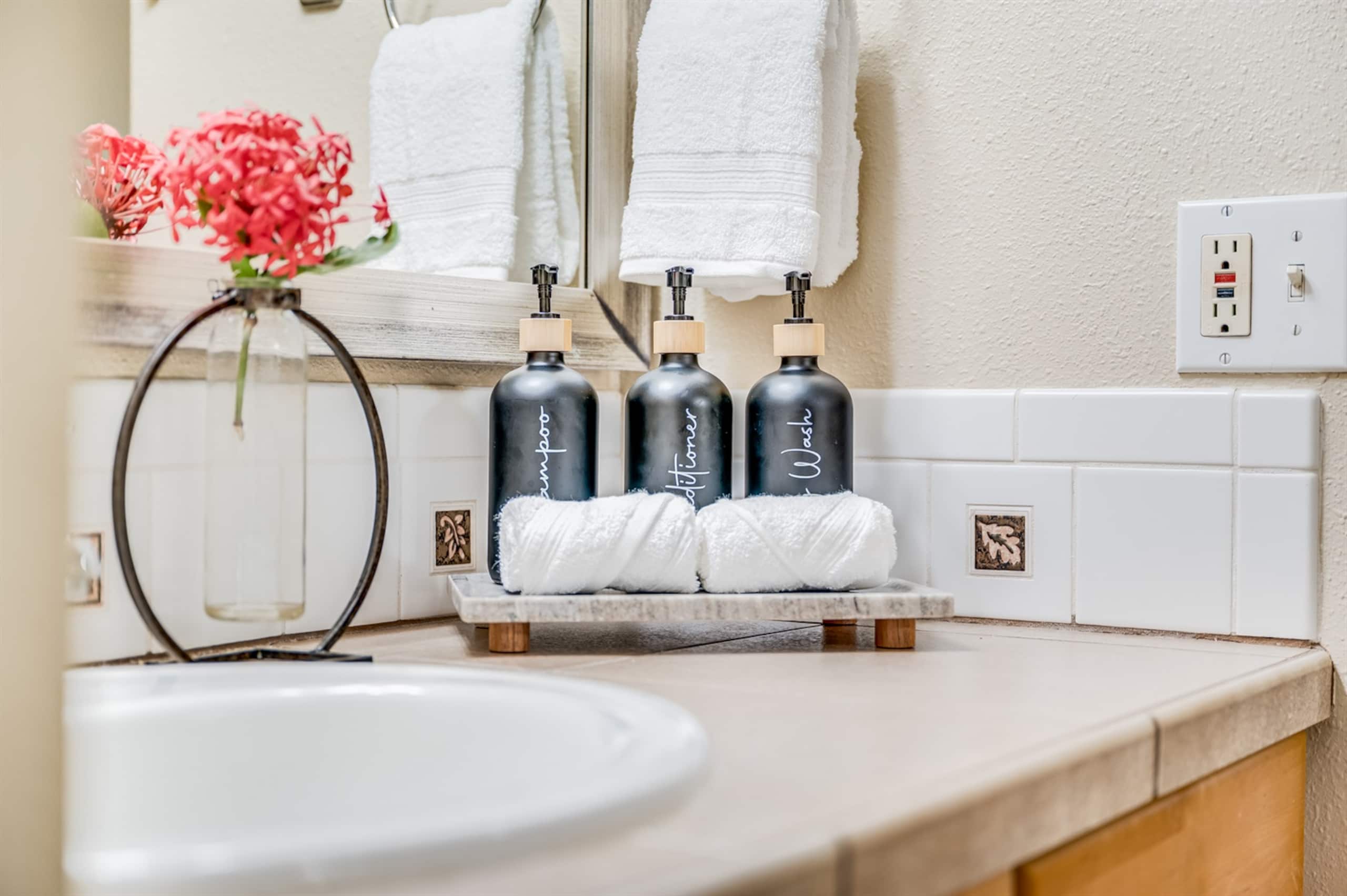 Condo in Lahaina · ★4.96 · 1 bedroom · 2 beds · 1 private bath - Image 21