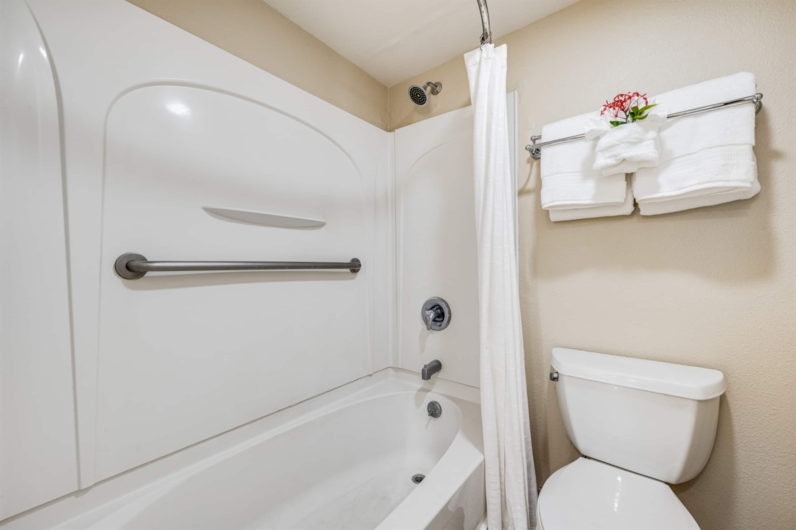 Condo in Lahaina · ★4.96 · 1 bedroom · 2 beds · 1 private bath - Image 20
