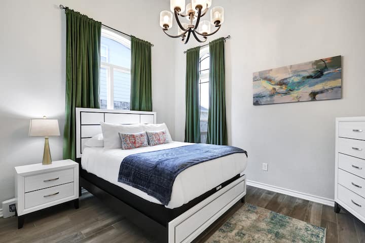 ห้องนอนที่ 4 พร้อมเตียงควีนไซส์