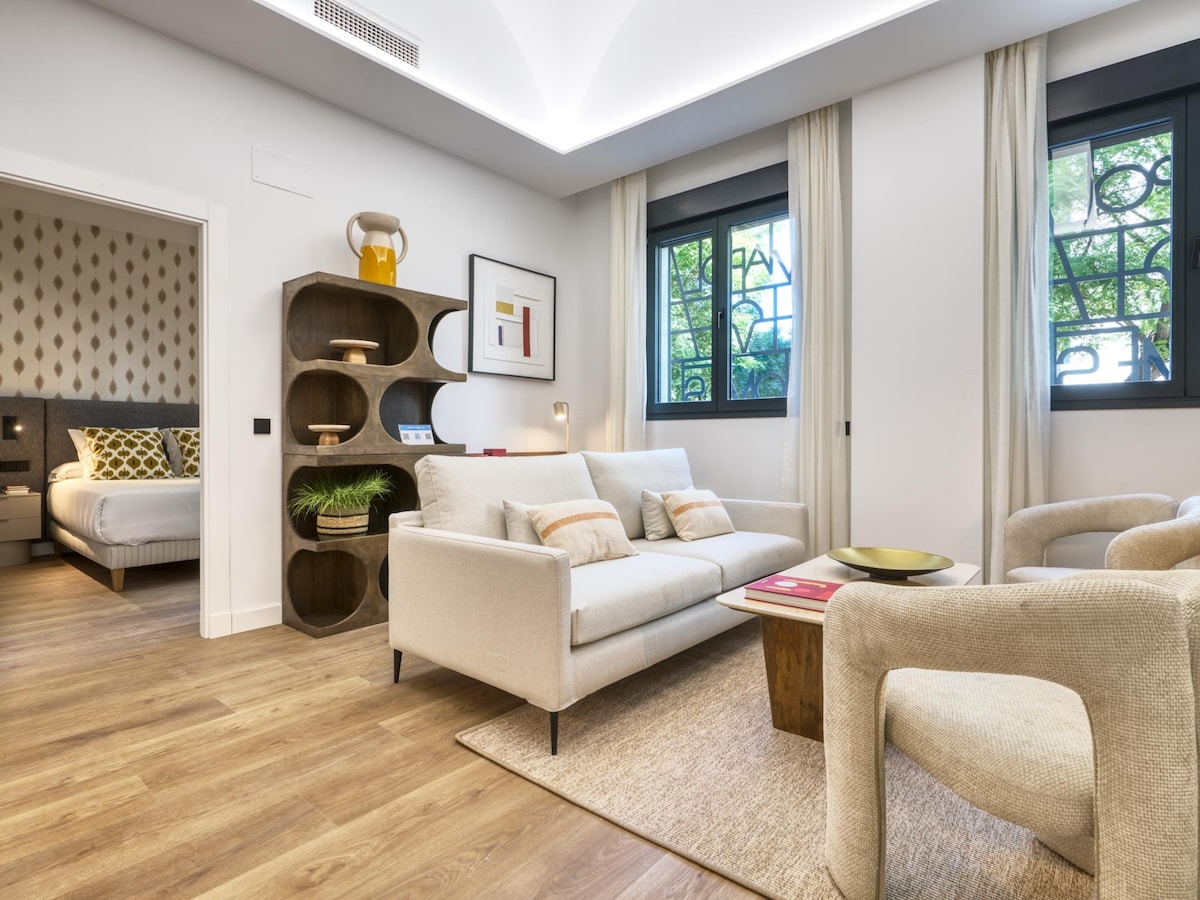 Top performing Airbnb: Ground-Floor Accessible Apt + Parking in La Buhaira