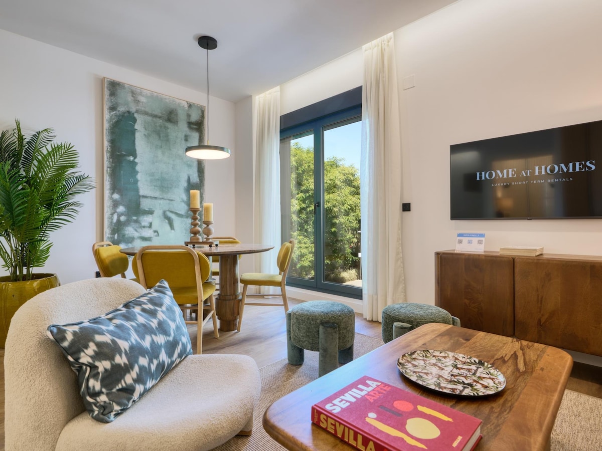 Top Airbnb: Comfortable 2BR Apt + Balcony & Free Parking in La Buhaira