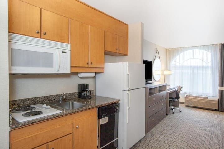 Kitchen Studio | Hawthorn | Near Bankhead Theater - Livermore, CA