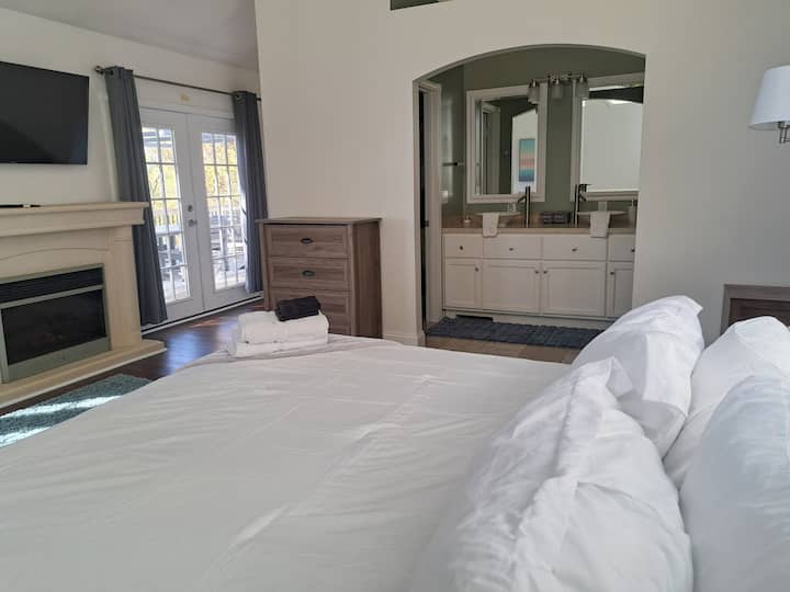 lake7homemasterbedroom