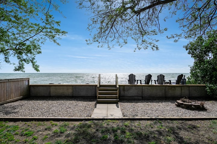Point Pelee Waterfront | Firepit & Lake Views - Leamington