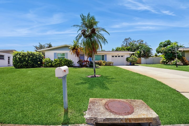 3 Br Home With Private Pool - Minutes To Beaches - 布雷登頓