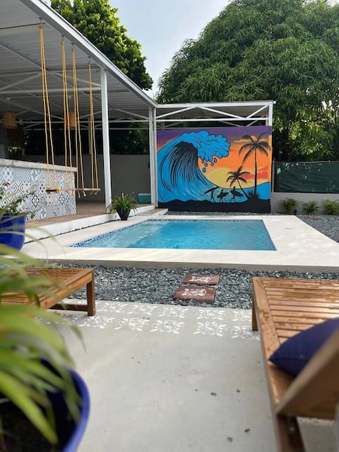 Oasis Wave! - 15 Guest Unique Beach Getaway
