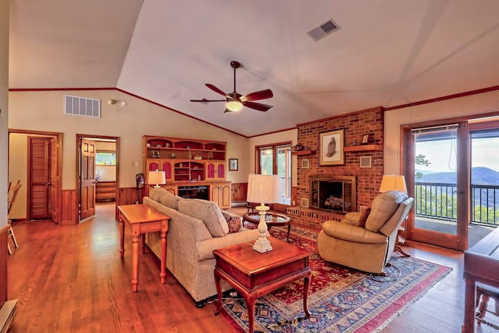 Retreat With Panoramic Views - Franklin, NC