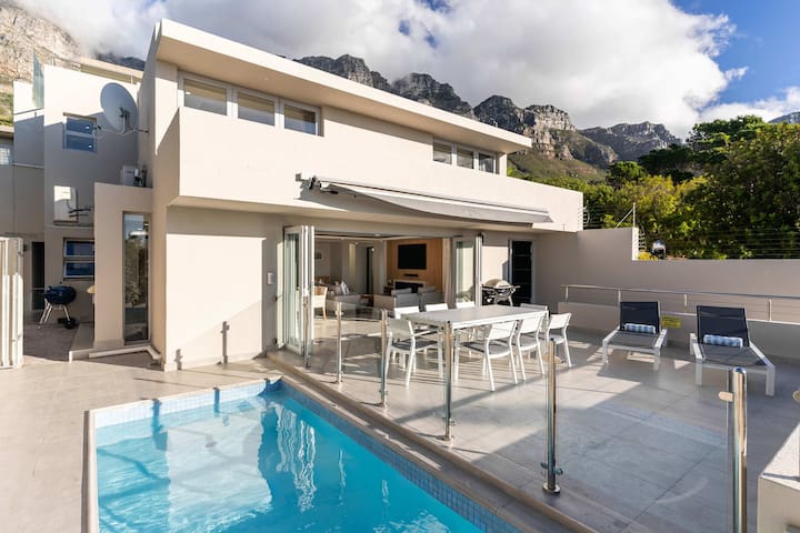 Ravensteyn Villa – Lux villa with Sea Views & Pool