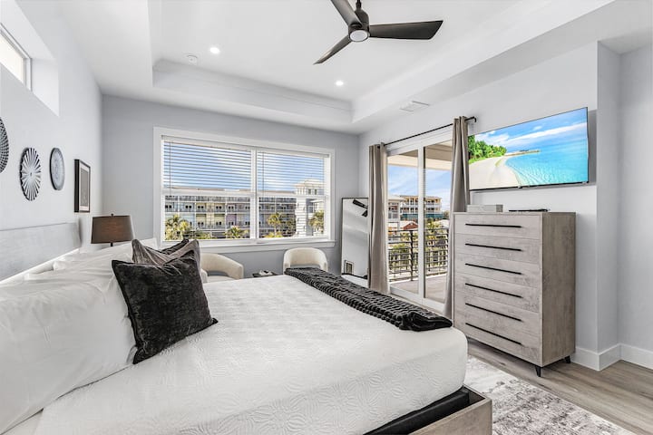 Cama king, baño privado, acceso al balcón