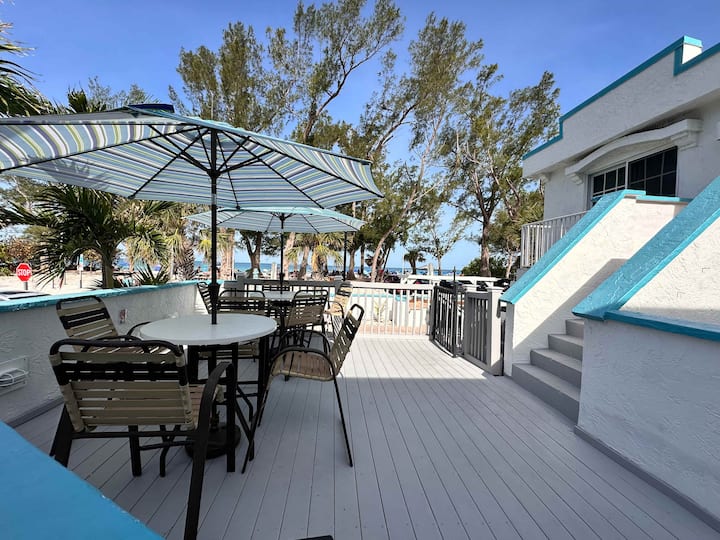 Beachside Condo, Anna Maria Fl, King Bed 1st Floor - Holmes Beach, FL