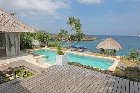 Tropical Villa Lumba 3BR Oceanfront Nusa Lembongan