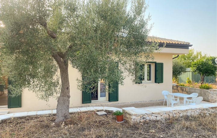 2 Bedroom Lovely Home In Scicli - Scicli