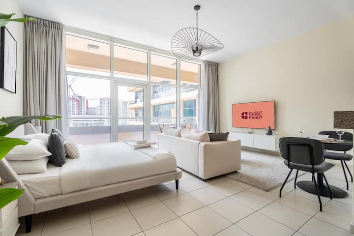 Guestready - Bright Home W/ Big Balcony & Sofa Bed - Dubái