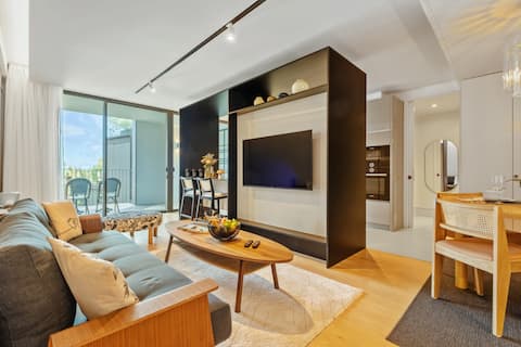 Popular Airbnb listing: Luxury 5-Star Stay at Savoy Insular in Funchal (Sé)