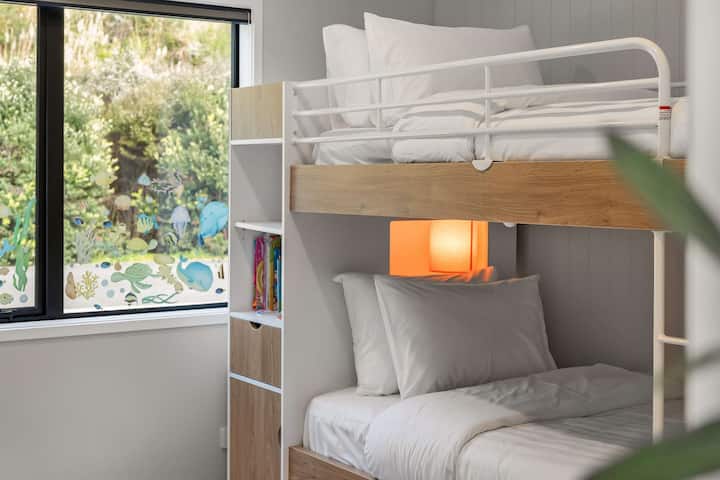 غرفة النوم الثالثة (سرير بطابقين مفرد)