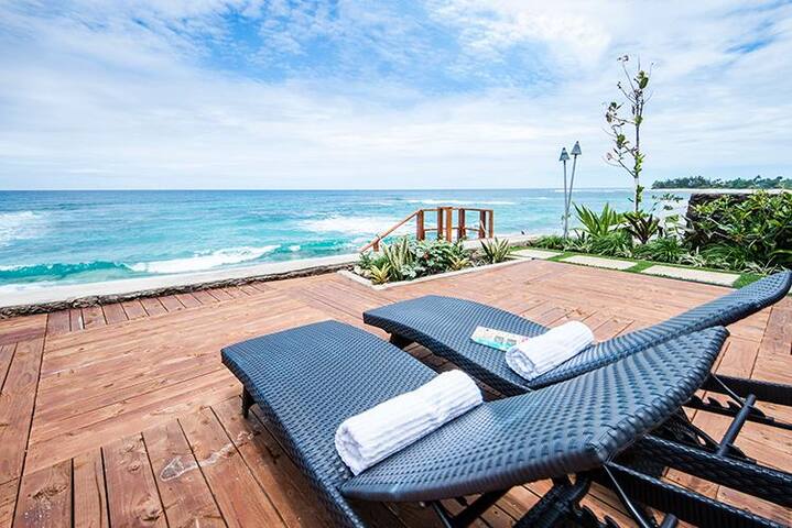 Beachfront Home on Sunset Beach, 4 BR with Bikes gallery image 4