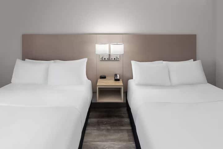 Links Bos Landen | 2 Queen | Pets | 2 Units - Knoxville, IA