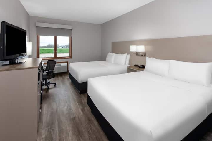 2 Queen | Links Bos Landen | Pets & Pool | 2 Units - Knoxville, IA