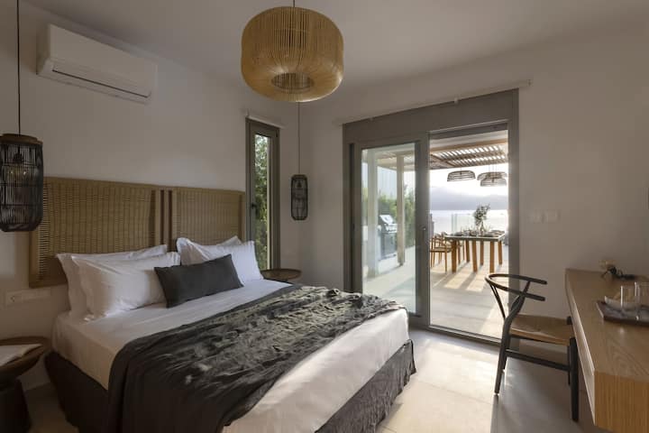 El dormitorio de la planta baja, doble, con acceso a la terraza. (Dormitorio 1)