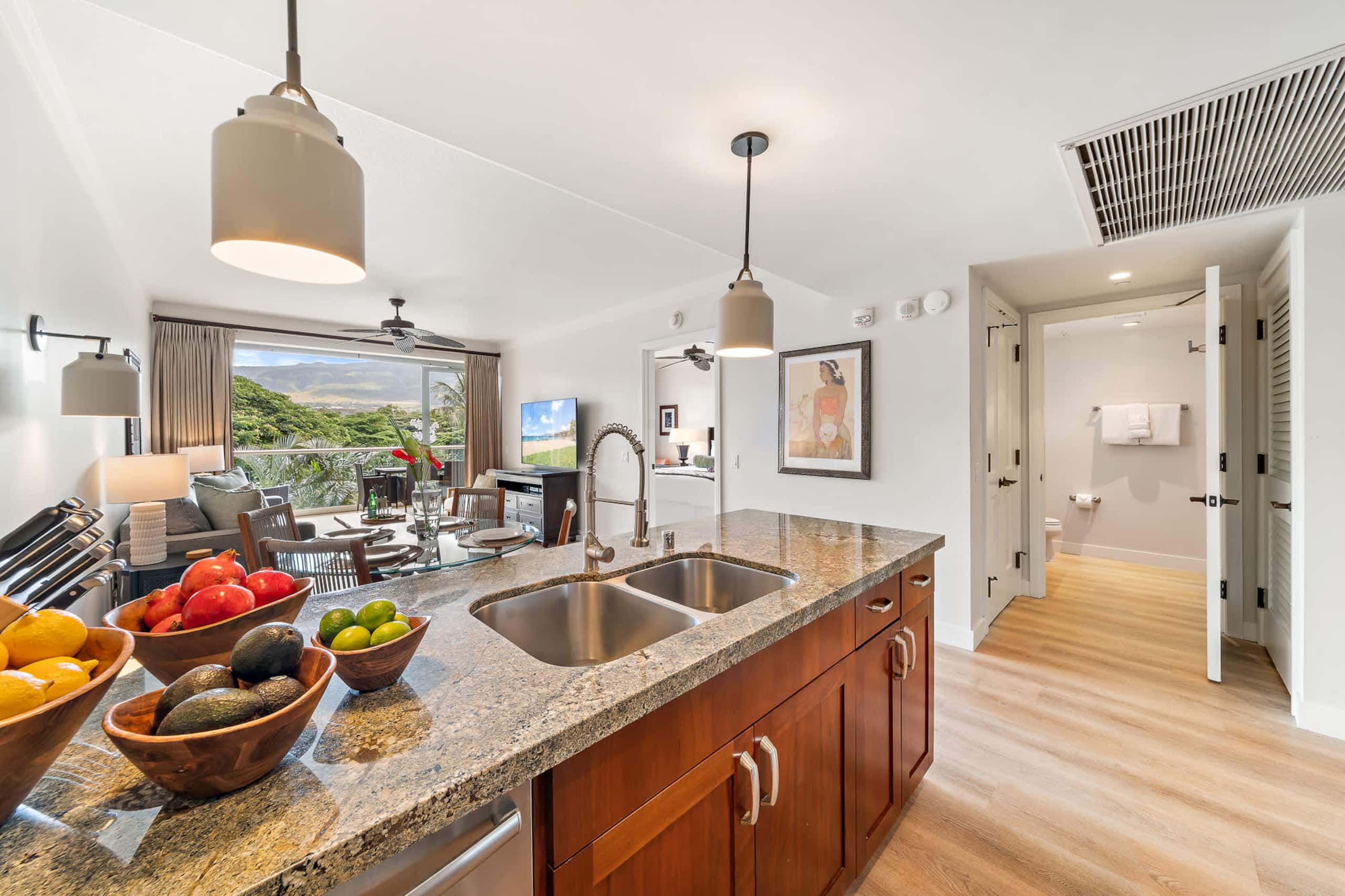 Condo in Lahaina · ★5.0 · 1 bedroom · 2 beds · 1 bath - Image 2