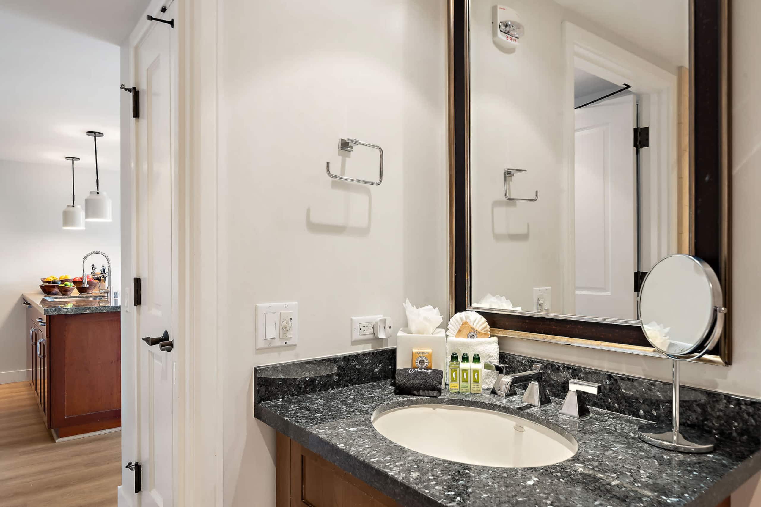 Condo in Lahaina · ★5.0 · 1 bedroom · 2 beds · 1 bath - Image 12